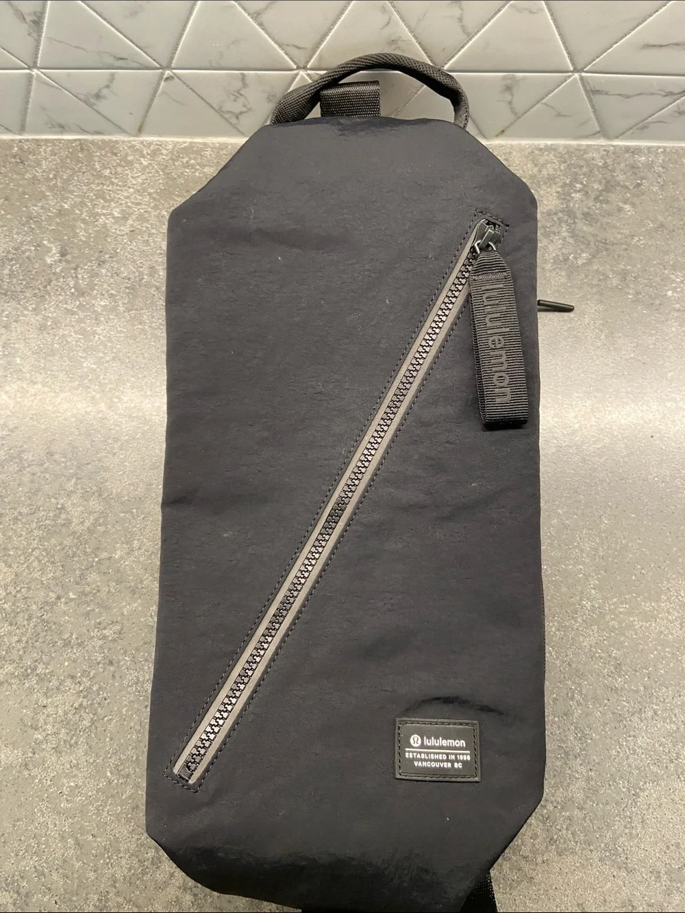 lululemon athletica Fast Track Bag 2.0 - Picture 5 of 5